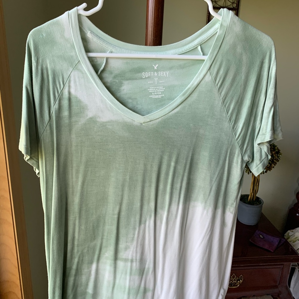 American Eagle tie dye green v neck
